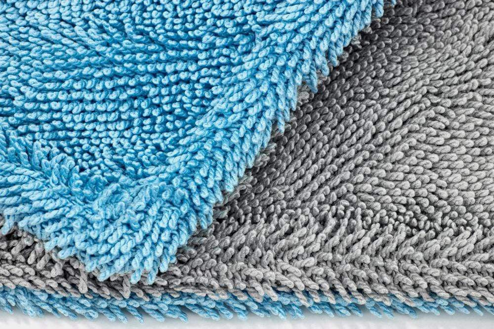 Dreadnought - Microfiber Car Drying Towel (20 in. x 30 in., 1100gsm) in blue close-up 1