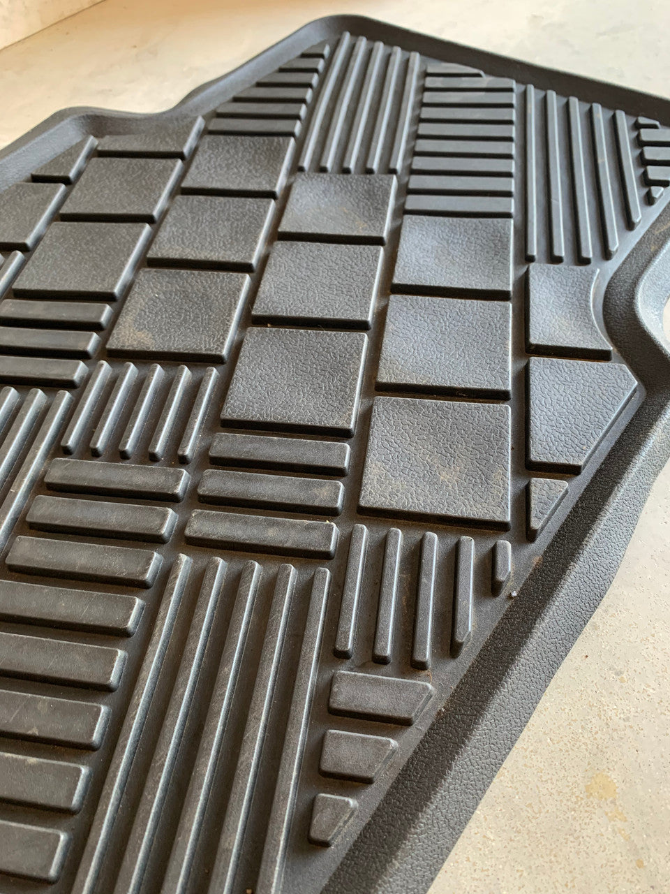 Clean rubber floor mat