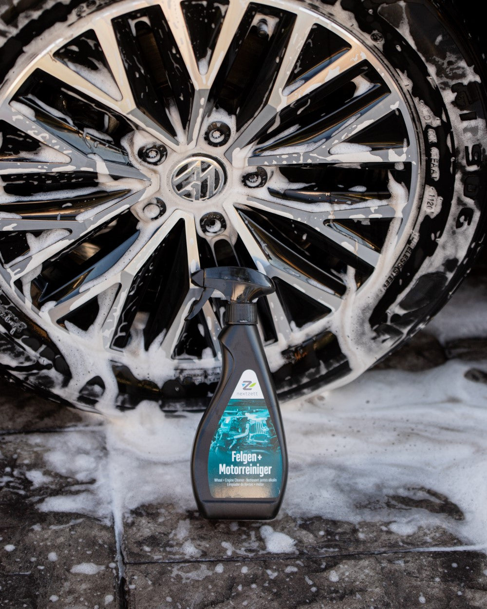 nextzett Wheel and Engine Cleaner for cleaning wheels and wheel rims
