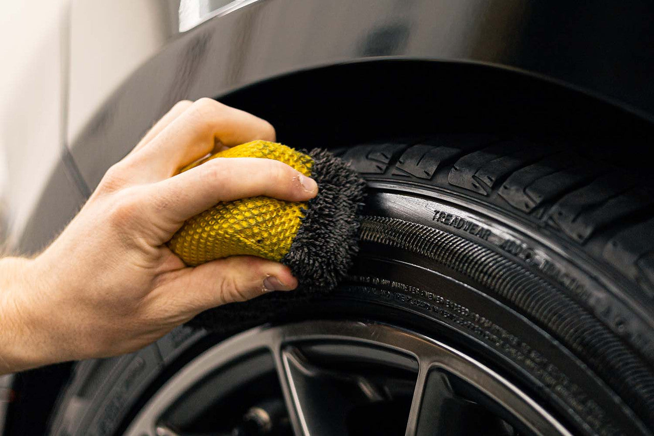 Autofiber Tire Saver applying tire dressing on tires
