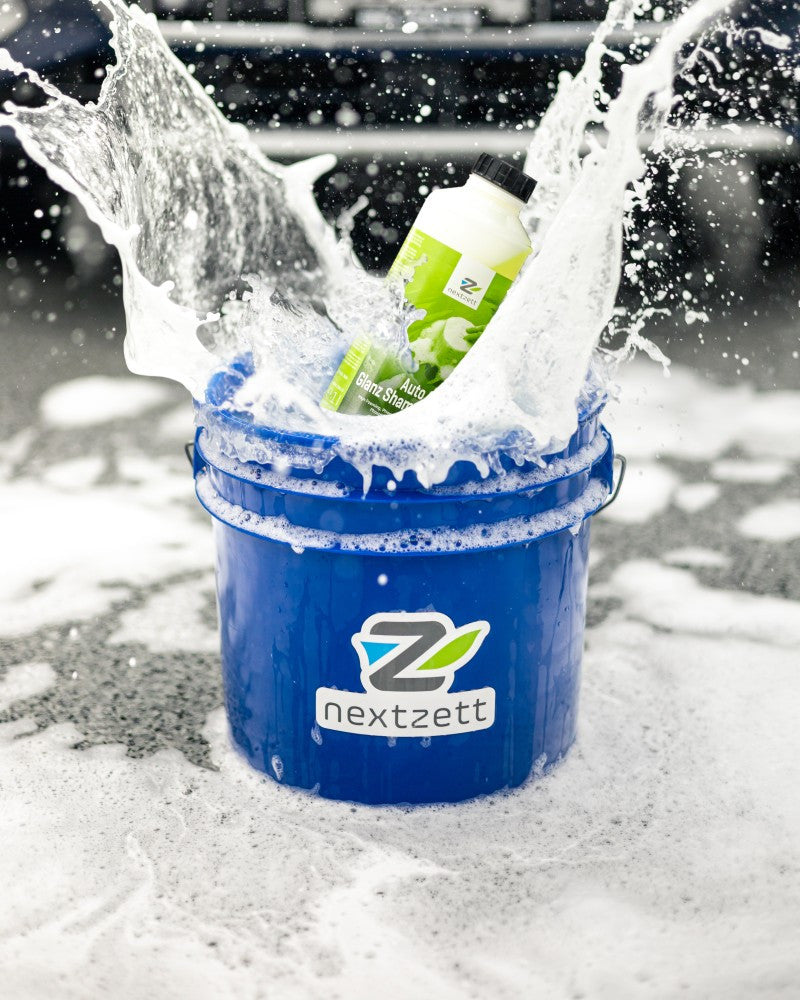 nextzett Auto Glanz Shampoo splash in bucket